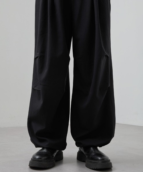SLICK（スリック）の「【SLICK/スリック】Double Cloth Knee Tuck Over Pants/ダブルフェイスポリエステルツイルニータックパンツ/セットアップ（その他パンツ・メンズ・カーキ/ブラック/チャコールグレー・3/2/1）」の4枚目の写真