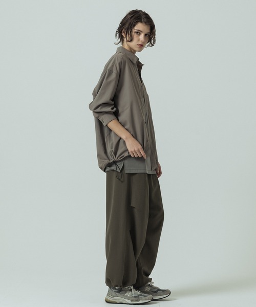 SLICK（スリック）の「【SLICK/スリック】Double Cloth Knee Tuck Over Pants/ダブルフェイスポリエステルツイルニータックパンツ/セットアップ（その他パンツ・メンズ・カーキ/ブラック/チャコールグレー・3/2/1）」の8枚目の写真