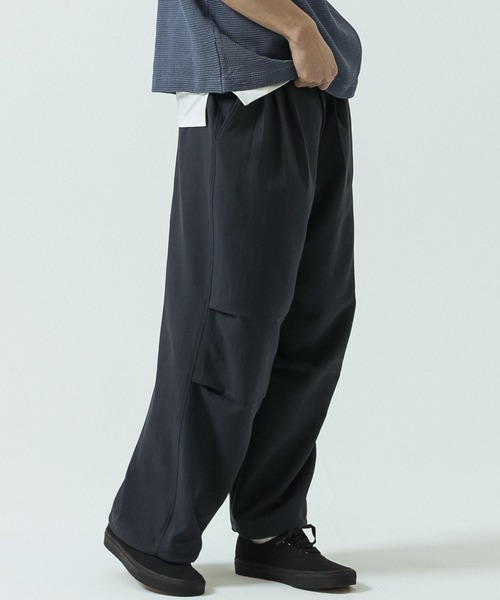 SLICK（スリック）の「【SLICK/スリック】Double Cloth Knee Tuck Over Pants/ダブルフェイスポリエステルツイルニータックパンツ/セットアップ（その他パンツ・メンズ・カーキ/ブラック/チャコールグレー・3/2/1）」の17枚目の写真