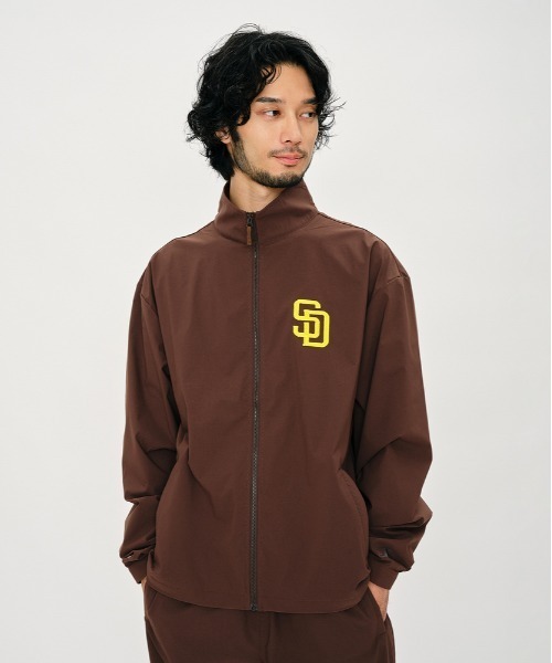 Right-on(ライトオン)の「MLB(エムエルビー)【メンズ】ナイロンブルゾン(ブルゾン・メンズ・ブラウン/ブラック/ネイビー・M/XL/L)」の4枚目の写真