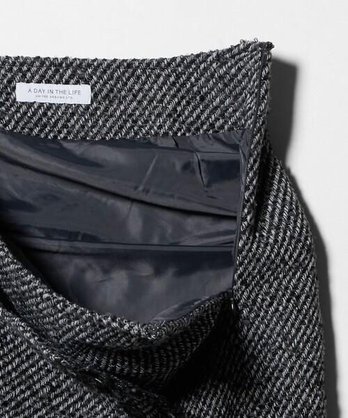 A DAY IN THE LIFE UNITED ARROWS(アデイインザライフユナイテッドアローズ)の「ブークレ ツイードライク フリンジ ラップスカート<A DAY IN THE LIFE>(スカート・レディース・ブラウン系/ロイヤルブルー/ダークグレー・M/S)」の17枚目の写真