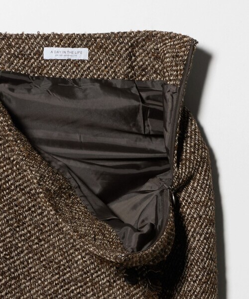 A DAY IN THE LIFE UNITED ARROWS(アデイインザライフユナイテッドアローズ)の「ブークレ ツイードライク フリンジ ラップスカート<A DAY IN THE LIFE>(スカート・レディース・ブラウン系/ロイヤルブルー/ダークグレー・M/S)」の12枚目の写真