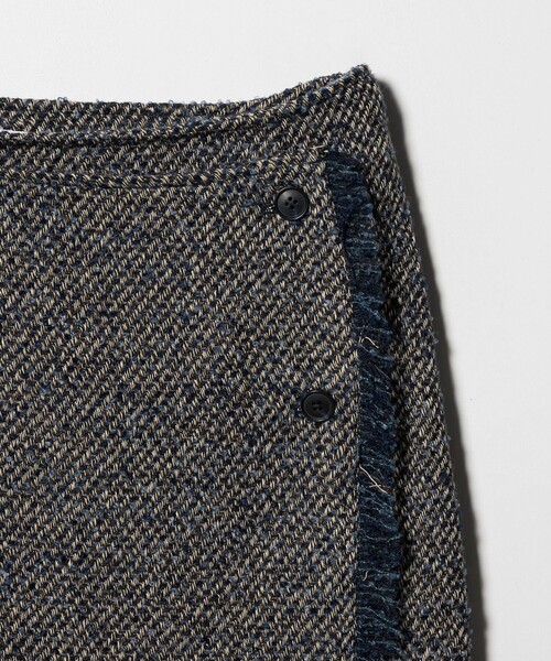 A DAY IN THE LIFE UNITED ARROWS(アデイインザライフユナイテッドアローズ)の「ブークレ ツイードライク フリンジ ラップスカート<A DAY IN THE LIFE>(スカート・レディース・ブラウン系/ロイヤルブルー/ダークグレー・M/S)」の8枚目の写真