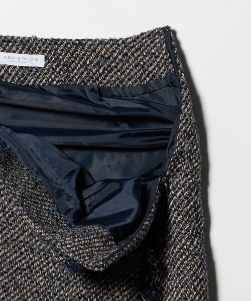 A DAY IN THE LIFE UNITED ARROWS(アデイインザライフユナイテッドアローズ)の「ブークレ ツイードライク フリンジ ラップスカート<A DAY IN THE LIFE>(スカート・レディース・ブラウン系/ロイヤルブルー/ダークグレー・M/S)」の7枚目の写真