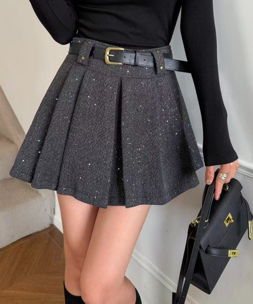 SHEENA（シーナ）の「ベルト付きキラキラグリッターラメプリーツミニスカート（スカート・レディース・ブラック/ダークグレー・M）」の2枚目の写真