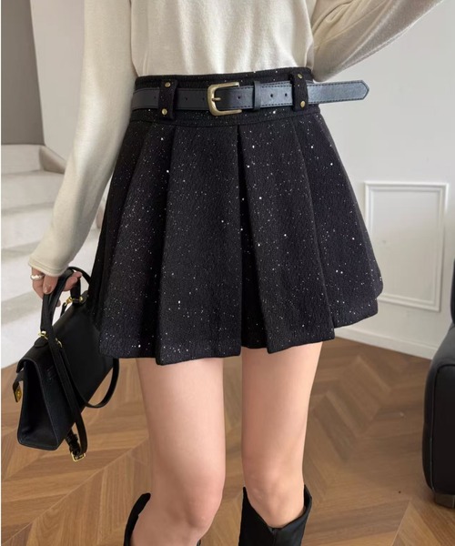 SHEENA（シーナ）の「ベルト付きキラキラグリッターラメプリーツミニスカート（スカート・レディース・ブラック/ダークグレー・M）」の4枚目の写真