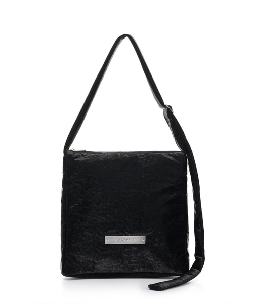 NICK&NICOLE(ニックアンドニコール)の「CRYSTAL CRACK LEATHER BIG SQUARE BAG_BLACK(ショルダーバッグ・レディース・その他・FREE)」の1枚目の写真