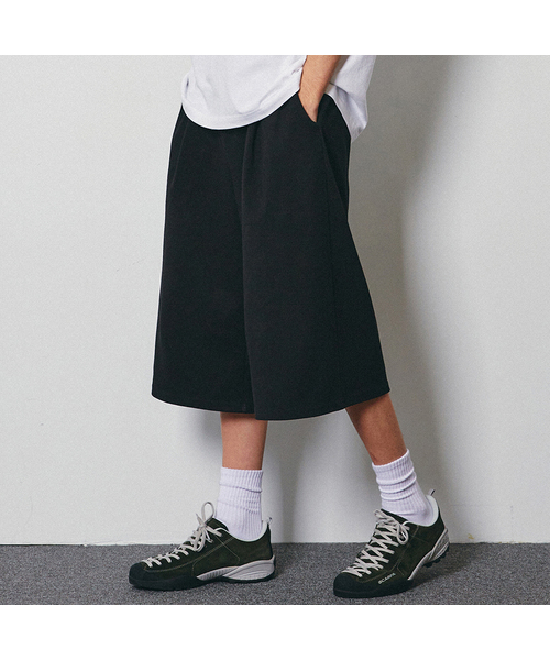 GAKKAI UNIONS(ガッカイユニオンズ)の「ワンタック 8部 スウェット バミューダパンツ ブラック(その他パンツ・メンズ・その他・SMALL/MEDIUM/LARGE/X-LARGE)」の1枚目の写真