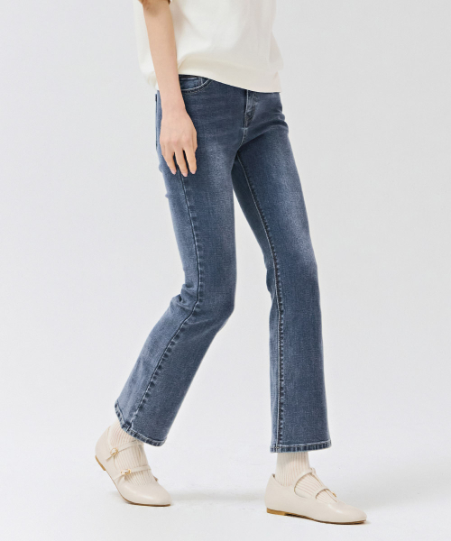 CHASECULT（チェイスカルト）の「レディースヒドゥンバンディングブーツカットデニムパンツ-DERG2362B0N（デニムパンツ・レディース・ブルー・70/76/74/67）」の2枚目の写真