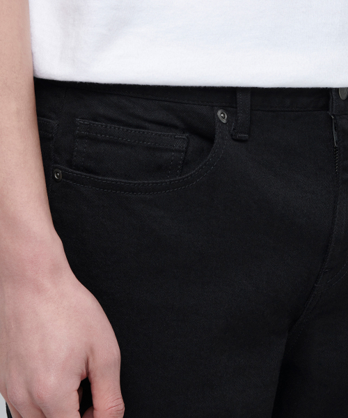 MUSINSA STANDARD（ムシンサスタンダード）の「スリムクロップドデニムパンツ[ブラック]（デニムパンツ・メンズ・その他・31/33/26/27/28/29/38/42/36/34/32/30/40）」の4枚目の写真