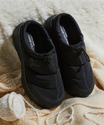 AKIII CLASSIC（アキクラシック）の「Banff Recovery Padding Mule Triple Black（スニーカー）」