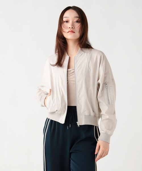 BEAMS HEART(ビームスハート)の「コットン ショート MA-1(MA-1・レディース・ライトグレー/ベージュ/ブラック・FREE)」の1枚目の写真