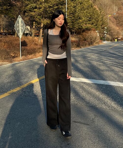 VANONE ATELIER(バノンアトリエ)の「P3220 ワイドトラックパンツ_ブラウン(スウェットパンツ・レディース・ブラウン・SMALL/MEDIUM)」の4枚目の写真