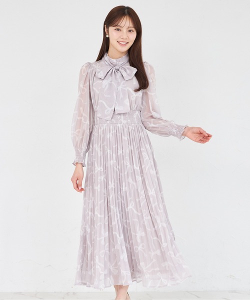 tocco closet(トッコ クローゼット)の「2WAYボウタイリボン付きリボンプリントシャーリングプリーツワンピース(ワンピース・レディース・ブラック/ブラウン/ピンク/サックスブルー/ピンクベージュ・M)」の5枚目の写真