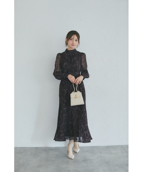 2WAYボウタイリボン付きリボンプリントシャーリングプリーツ