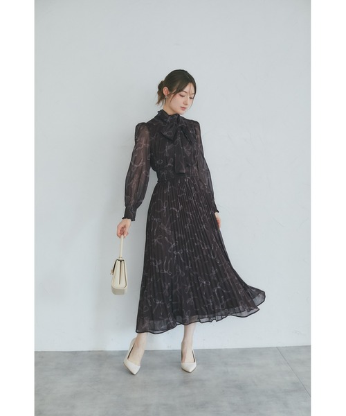 tocco closet(トッコ クローゼット)の「2WAYボウタイリボン付きリボンプリントシャーリングプリーツワンピース(ワンピース・レディース・ブラック/ブラウン/ピンク/サックスブルー/ピンクベージュ・M)」の6枚目の写真