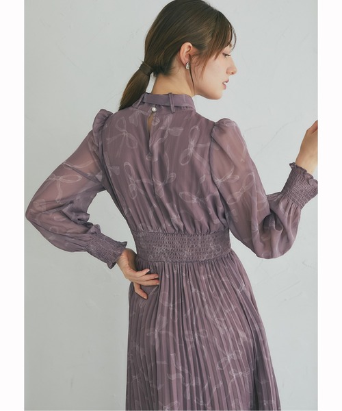 tocco closet(トッコ クローゼット)の「2WAYボウタイリボン付きリボンプリントシャーリングプリーツワンピース(ワンピース・レディース・ブラック/ブラウン/ピンク/サックスブルー/ピンクベージュ・M)」の22枚目の写真