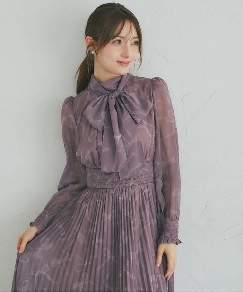 tocco closet(トッコ クローゼット)の「2WAYボウタイリボン付きリボンプリントシャーリングプリーツワンピース(ワンピース・レディース・ブラック/ブラウン/ピンク/サックスブルー/ピンクベージュ・M)」の19枚目の写真