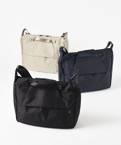 TRAVEL SHOP MILESTO(トラベルショップミレスト)の「STLAKT ハンドルショルダーバッグ L(ショルダーバッグ・レディース・グレイッシュベージュ/ブラック/ネイビー・フリ-)」の4枚目の写真