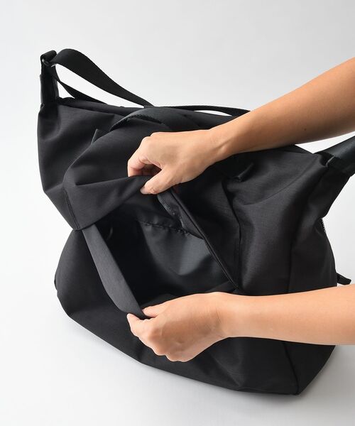 TRAVEL SHOP MILESTO(トラベルショップミレスト)の「STLAKT ハンドルショルダーバッグ L(ショルダーバッグ・レディース・グレイッシュベージュ/ブラック/ネイビー・フリ-)」の12枚目の写真