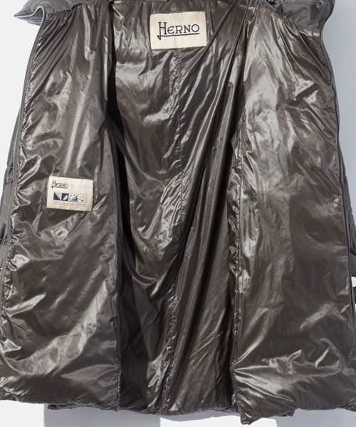HERNO（ヘルノ）の「HERNO A-Shape DOWN JACKET IN SATIN ヘルノ Aシェイプ サテン ダウンジャケット（ダウンジャケット/コート・レディース・ブラック/クリーム/ダークブルー/ダークグレー/グレー系1・40/42/38）」の14枚目の写真