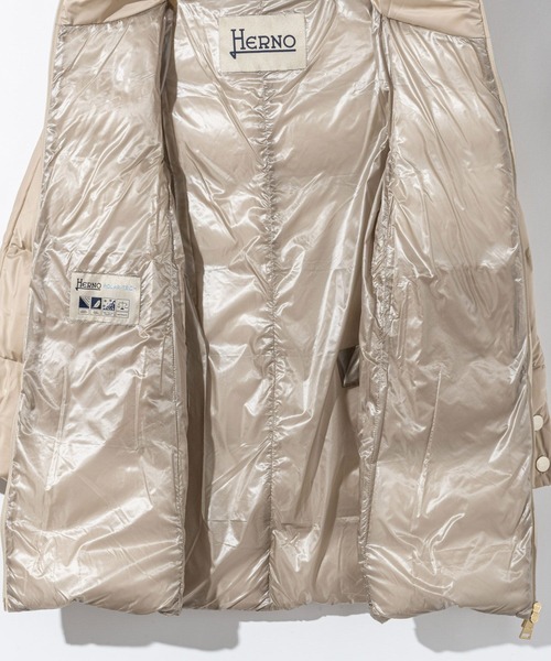 HERNO（ヘルノ）の「HERNO A-Shape DOWN JACKET IN SATIN ヘルノ Aシェイプ サテン ダウンジャケット（ダウンジャケット/コート・レディース・ブラック/クリーム/ダークブルー/ダークグレー/グレー系1・40/42/38）」の15枚目の写真