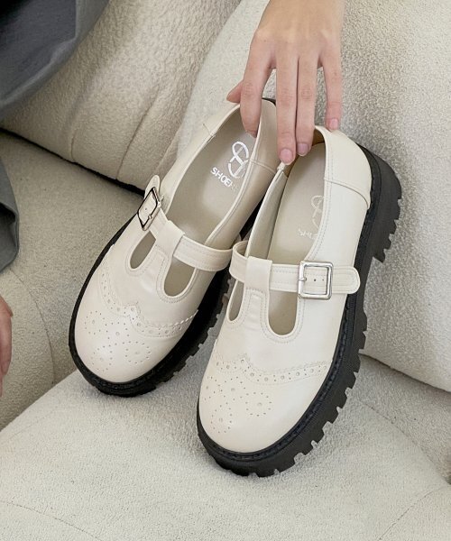 SHOEHI（シューハイ）の「アデラベルトローファー(2Colors)_L2402（ローファー・レディース・ブラック/アイボリー・22.5cm/23cm/23.5cm/24cm/24.5cm/25cm）」の4枚目の写真
