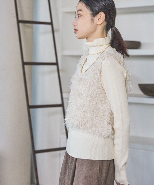 LAKOLE（ラコレ）の「フリンジシャギーベスト / 634875（ベスト・レディース・アイボリー/ブラック/グリーン・FREE）」の11枚目の写真