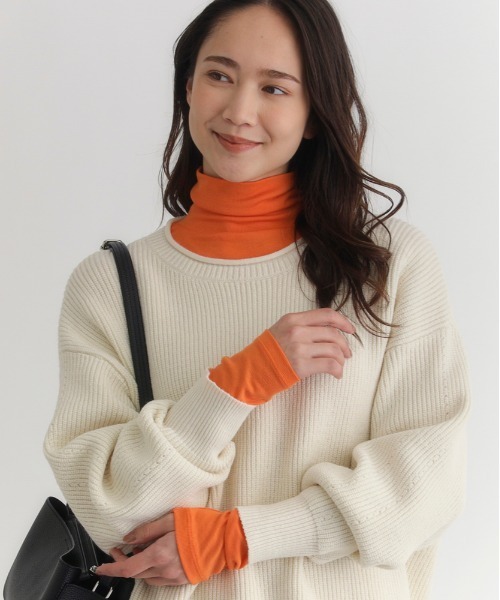 Right-on（ライトオン）の「【HONEYSUCKLE ROSE】調温ハイネック長袖Tシャツ (温度調整 / ストレッチ / シンプルデザイン / ミニマリズム)（Tシャツ/カットソー・レディース・ブラック/オレンジ/ホワイト/ブラウン・S/M/L）」の4枚目の写真