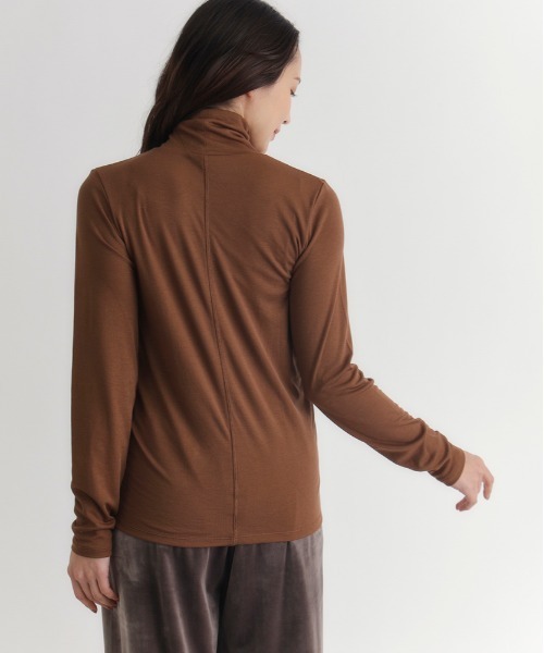 Right-on（ライトオン）の「【HONEYSUCKLE ROSE】調温ハイネック長袖Tシャツ (温度調整 / ストレッチ / シンプルデザイン / ミニマリズム)（Tシャツ/カットソー・レディース・ブラック/オレンジ/ホワイト/ブラウン・S/M/L）」の7枚目の写真