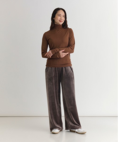 Right-on（ライトオン）の「【HONEYSUCKLE ROSE】調温ハイネック長袖Tシャツ (温度調整 / ストレッチ / シンプルデザイン / ミニマリズム)（Tシャツ/カットソー・レディース・ブラック/オレンジ/ホワイト/ブラウン・S/M/L）」の8枚目の写真