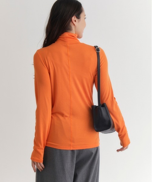 Right-on（ライトオン）の「【HONEYSUCKLE ROSE】調温ハイネック長袖Tシャツ (温度調整 / ストレッチ / シンプルデザイン / ミニマリズム)（Tシャツ/カットソー・レディース・ブラック/オレンジ/ホワイト/ブラウン・S/M/L）」の12枚目の写真