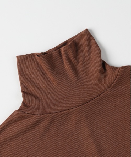 Right-on（ライトオン）の「【HONEYSUCKLE ROSE】調温ハイネック長袖Tシャツ (温度調整 / ストレッチ / シンプルデザイン / ミニマリズム)（Tシャツ/カットソー・レディース・ブラック/オレンジ/ホワイト/ブラウン・S/M/L）」の16枚目の写真