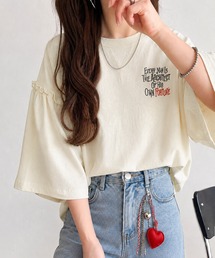 華奢見え☆ほどよい甘さと抜け感を。大人かわいい綿100%袖フリル胸刺繍トップス(半袖)