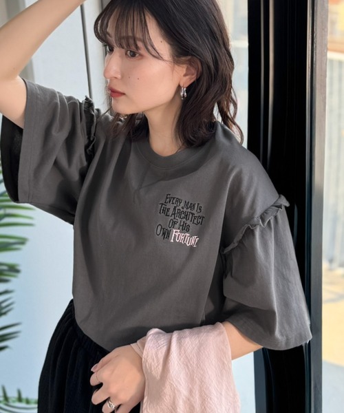 classicalelf(クラシカルエルフ)の「華奢見え☆ほどよい甘さと抜け感を。大人かわいい綿100%袖フリル胸刺繍トップス(半袖)(Tシャツ/カットソー・レディース・チャコール/アイボリー/オフホワイト・X-LARGE/SMALL/MEDIUM/LARGE)」の10枚目の写真