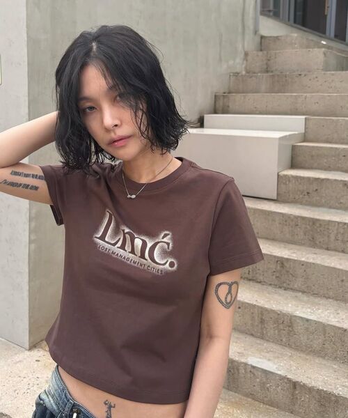 LMCの「WM ニュークラシックロゴクロップドTシャツ ホワイト(Tシャツ/カットソー・レディース・その他・S/M)」の8枚目の写真