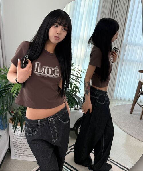 LMCの「WM ニュークラシックロゴクロップドTシャツ ホワイト(Tシャツ/カットソー・レディース・その他・S/M)」の4枚目の写真