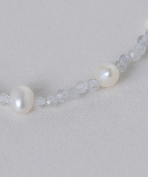 Noble(ノーブル)の「MIHOKO SAKAI/ミホコサカイ ポイントSパールネックレス(ネックレス・レディース・イエロー/ライトグレー・FREE)」の3枚目の写真