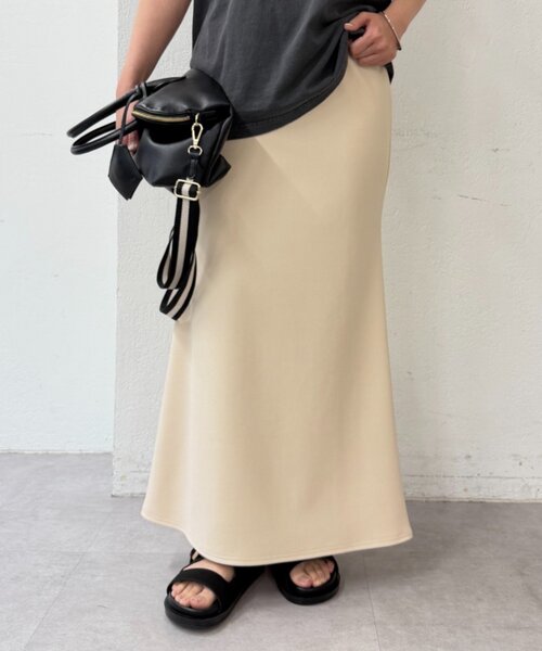 LOUNGEDRESS(ラウンジドレス)の「カットジョーゼットマーメイドスカート(スカート・レディース・ブラック/アイボリー/ライトベージュ・SMALL/MEDIUM)」の18枚目の写真