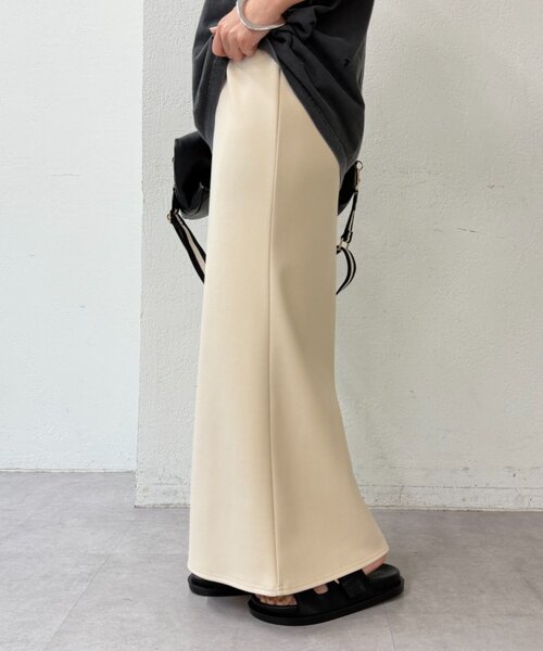 LOUNGEDRESS(ラウンジドレス)の「カットジョーゼットマーメイドスカート(スカート・レディース・ブラック/アイボリー/ライトベージュ・SMALL/MEDIUM)」の20枚目の写真