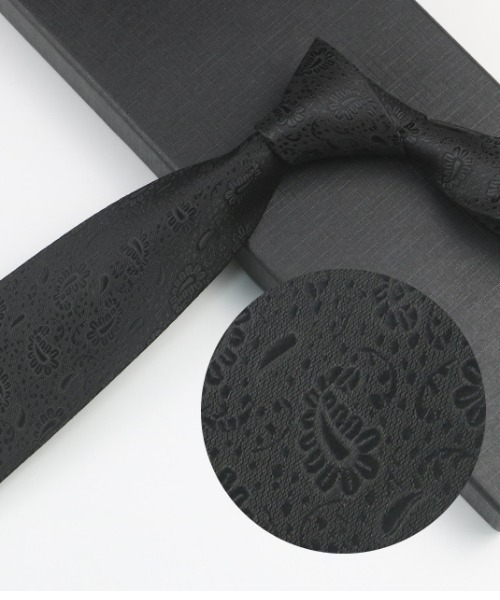 REBALANCE(リバランス)の「柄入りブラックネクタイ(ネクタイ・メンズ・A/H/J/O/Q/X/C/D/E/F/S/T/U/V/W/K/L/M/N/B/G/I/P/R・FREE)」の3枚目の写真