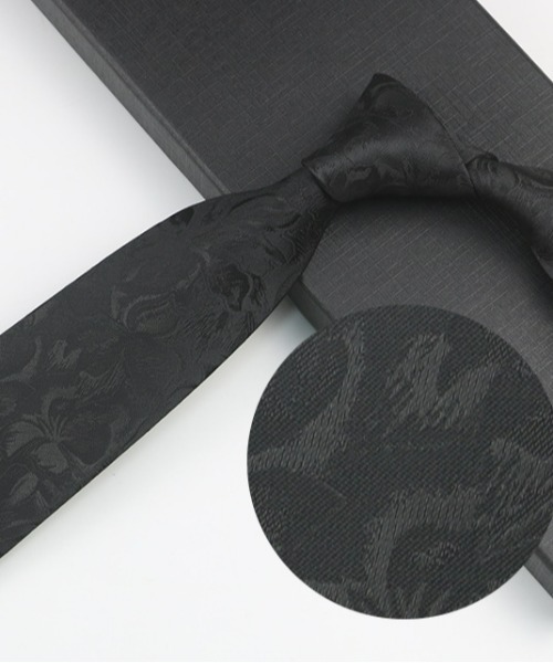 REBALANCE(リバランス)の「柄入りブラックネクタイ(ネクタイ・メンズ・A/H/J/O/Q/X/C/D/E/F/S/T/U/V/W/K/L/M/N/B/G/I/P/R・FREE)」の7枚目の写真