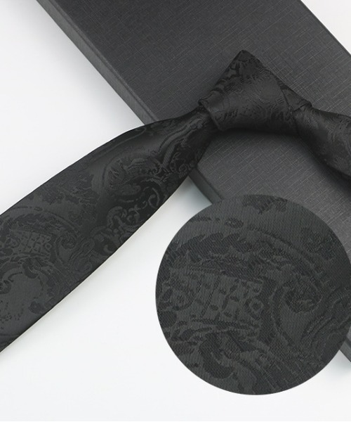 REBALANCE(リバランス)の「柄入りブラックネクタイ(ネクタイ・メンズ・A/H/J/O/Q/X/C/D/E/F/S/T/U/V/W/K/L/M/N/B/G/I/P/R・FREE)」の8枚目の写真