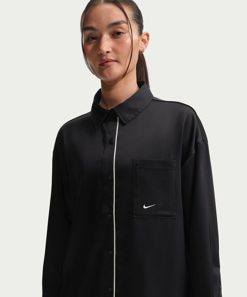 NIKE(ナイキ)の「NIKE AS W NSW OFFLN WVN STN LS TOP IM0576(その他アウター・レディース・ブラック/オリーブ・S/M)」の4枚目の写真