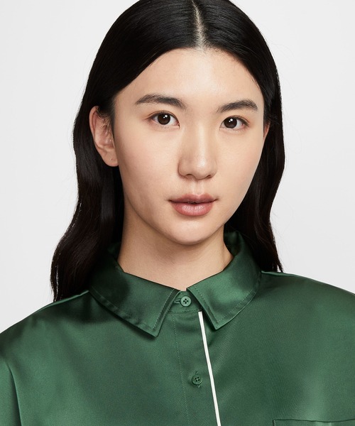 NIKE(ナイキ)の「NIKE AS W NSW OFFLN WVN STN LS TOP IM0576(その他アウター・レディース・ブラック/オリーブ・S/M)」の9枚目の写真