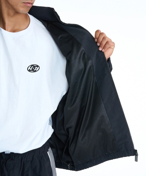 DC SHOES(ディーシーシューズ)の「DC SHOES メンズ 26 TRACK JACKET トラックジャケット アウター【2026年春夏モデル】/DCブルゾン(セットアップ対応可能アイテム)(ナイロンジャケット・メンズ・グレー/ブラック・MEDIUM/X-LARGE/LARGE)」の10枚目の写真