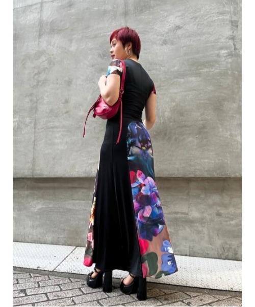 Desigual(デシグアル)の「フラワープリント切り替えロングワンピース(ワンピース・レディース・ブルー・M/S/XL/L/XS)」の5枚目の写真