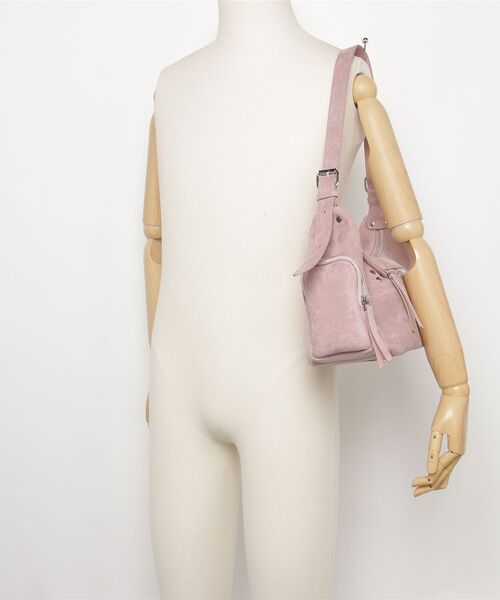 TITTY&CO.(ティティーアンドコー)の「スウェード調ショルダーバッグ(ショルダーバッグ・レディース・ピンク/ブラウン/ベージュ・FREE)」の19枚目の写真