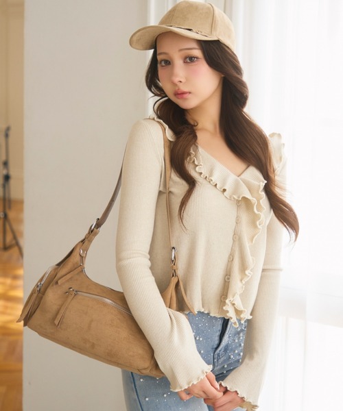 TITTY&CO.(ティティーアンドコー)の「スウェード調ショルダーバッグ(ショルダーバッグ・レディース・ピンク/ブラウン/ベージュ・FREE)」の4枚目の写真