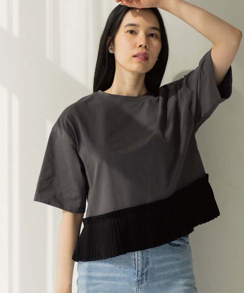 OPAQUE.CLIP(オペークドットクリップ)の「プリーツデザインドッキングトップス(Tシャツ/カットソー・レディース・ホワイト/チャコール/ブラウン系その他/ブラック・40/38)」の5枚目の写真